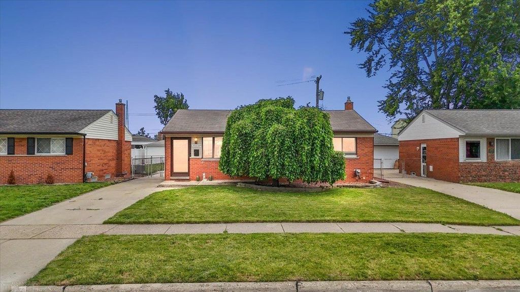15650 Flanagan Street, Roseville, MI 48066