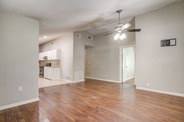 822 Ronald Street, White Settlement, TX 76108