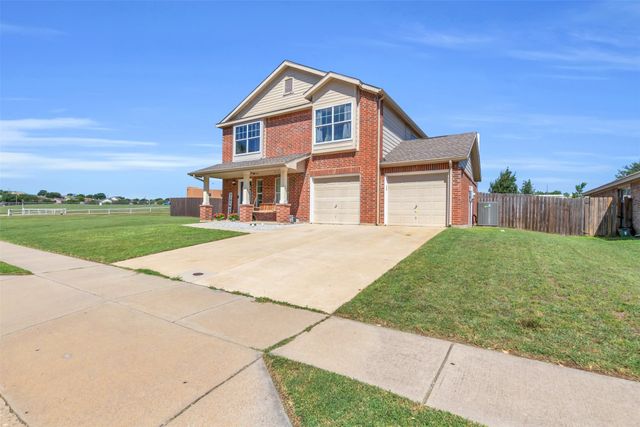 720 Deauville Drive, Fort Worth, TX 76108