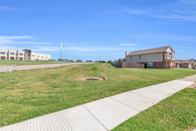 720 Deauville Drive, Fort Worth, TX 76108