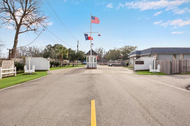2443 Lakewood Pointe, Seabrook, TX 77586