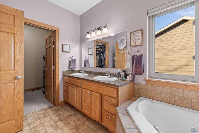 8771 STEAMBOAT LN, Summerset, SD 57769