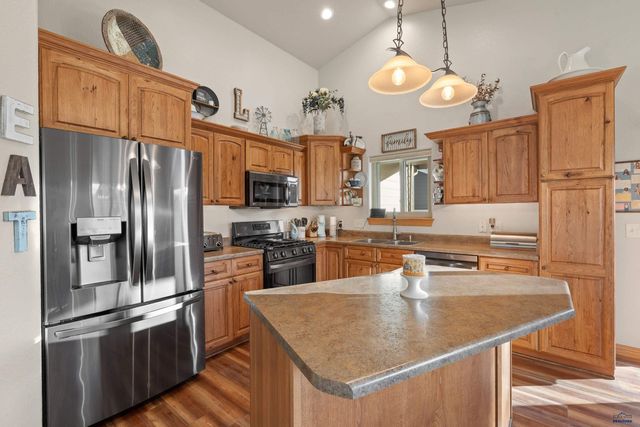 8771 STEAMBOAT LN, Summerset, SD 57769