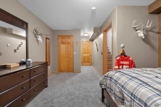 8771 STEAMBOAT LN, Summerset, SD 57769