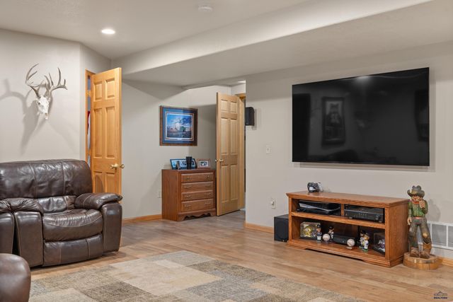 8771 STEAMBOAT LN, Summerset, SD 57769