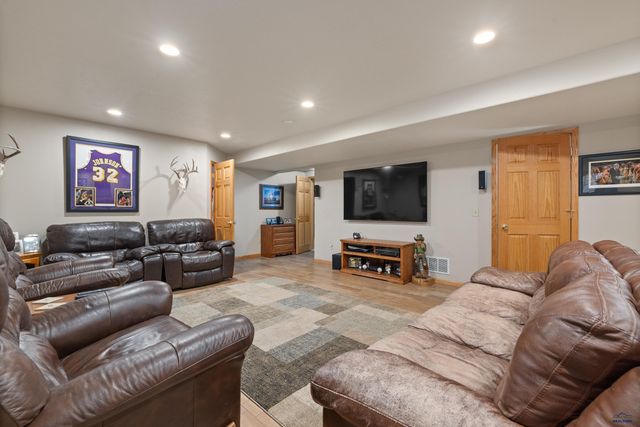 8771 STEAMBOAT LN, Summerset, SD 57769