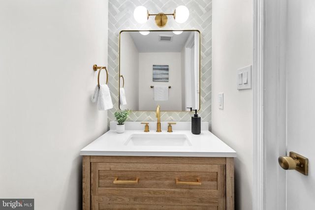 2699 CENTENNIAL CT, Alexandria, VA 22311