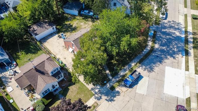 15604 Nicolai Avenue, Eastpointe, MI 48021