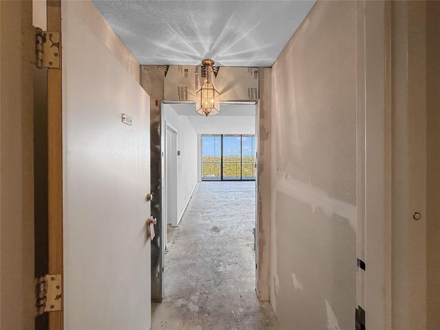 6335 W Northwest Highway 1815, Dallas, TX 75225