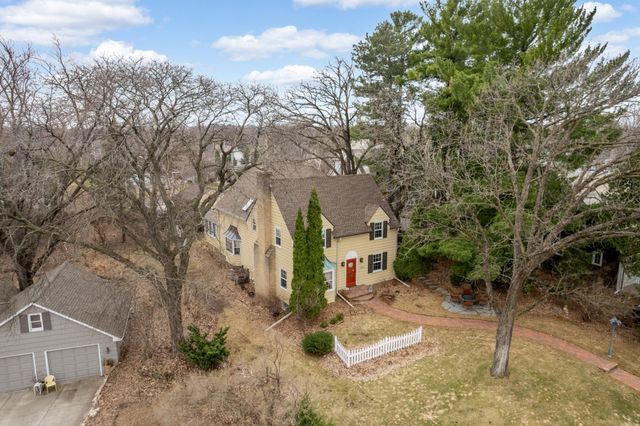 5420 Woodcrest Drive, Edina, MN 55424