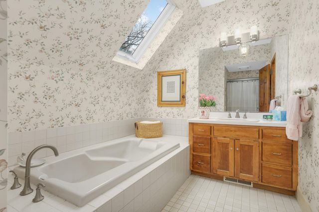 5420 Woodcrest Drive, Edina, MN 55424