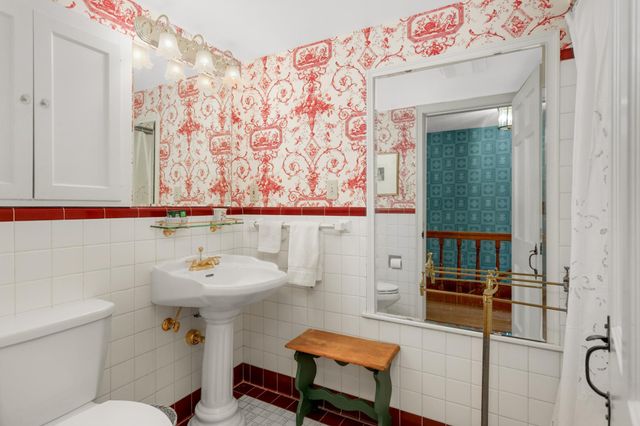 5420 Woodcrest Drive, Edina, MN 55424