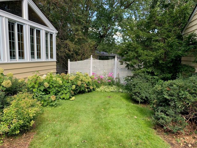 5420 Woodcrest Drive, Edina, MN 55424