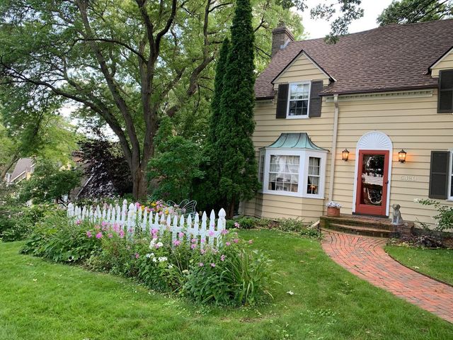 5420 Woodcrest Drive, Edina, MN 55424