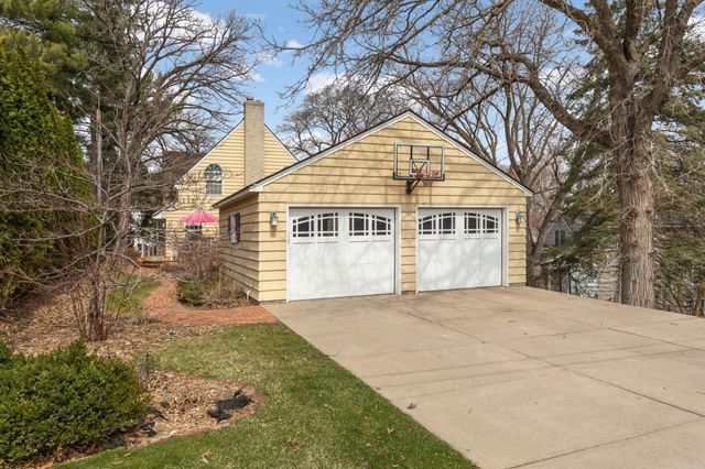 5420 Woodcrest Drive, Edina, MN 55424