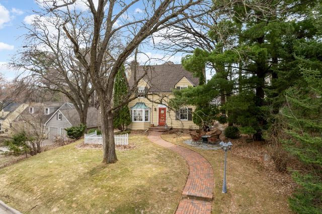 5420 Woodcrest Drive, Edina, MN 55424