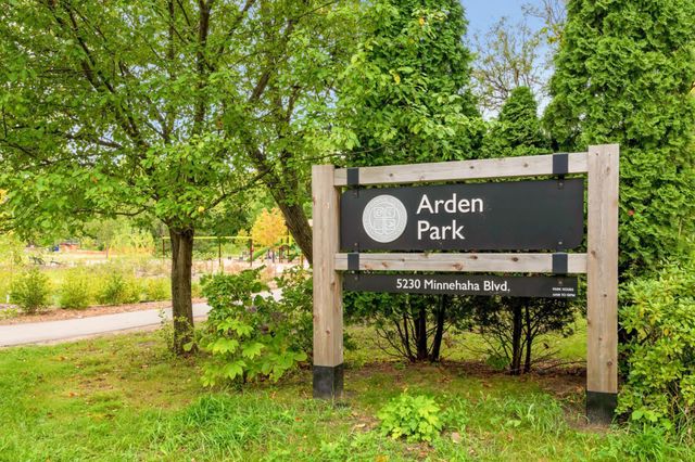 5420 Woodcrest Drive, Edina, MN 55424