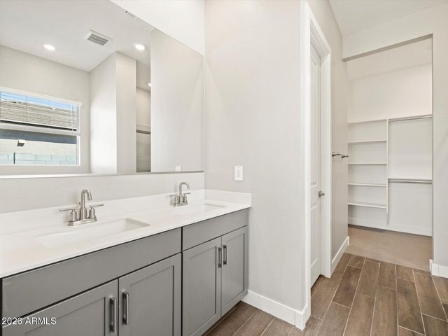 17677 W COLLEGE Drive, Goodyear, AZ 85395