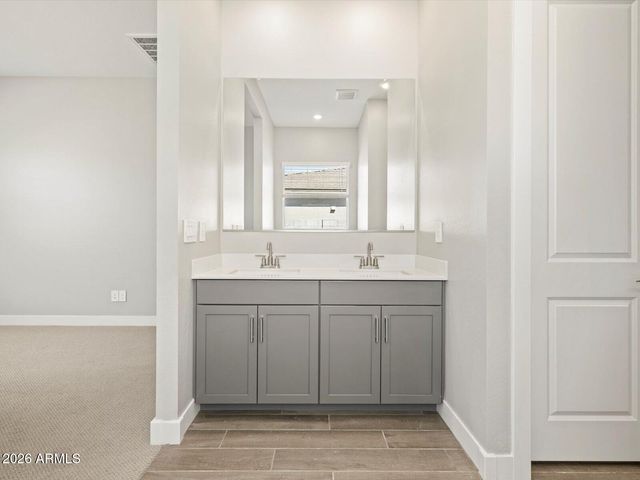 17677 W COLLEGE Drive, Goodyear, AZ 85395