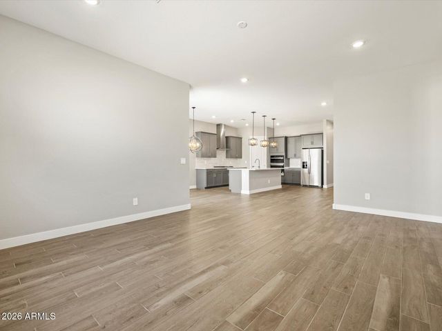 17677 W COLLEGE Drive, Goodyear, AZ 85395
