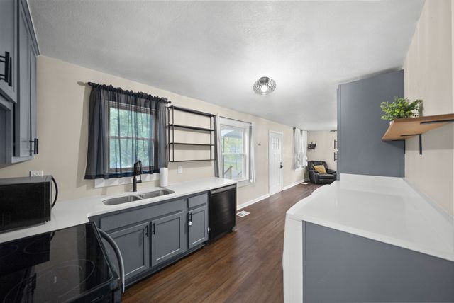 37 Maple St, Clarksville, TN 37042