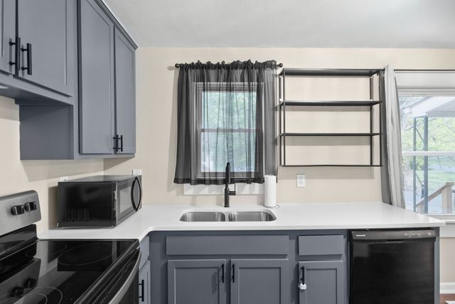 37 Maple St, Clarksville, TN 37042