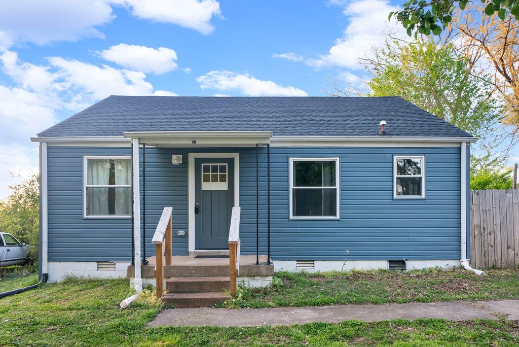 37 Maple St, Clarksville, TN 37042