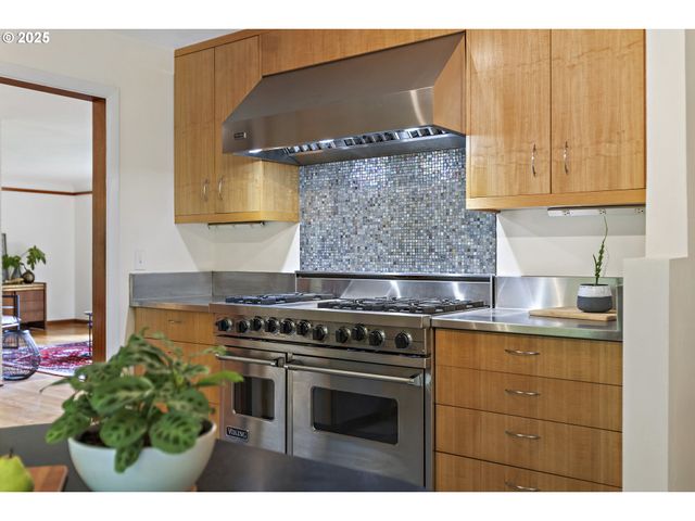 10505 S HEDLUND Ave, Portland, OR 97219