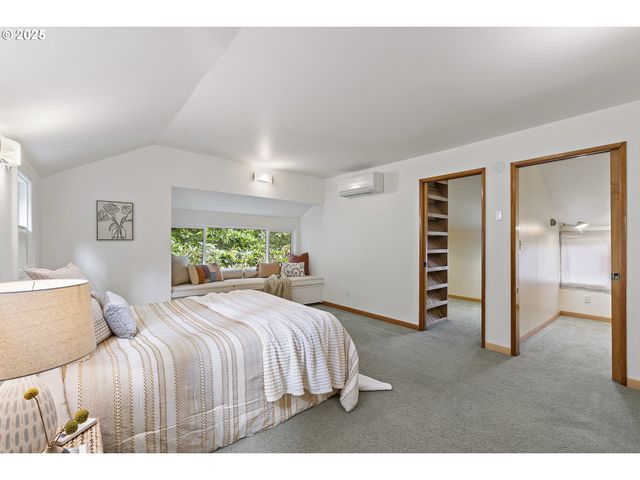 10505 S HEDLUND Ave, Portland, OR 97219