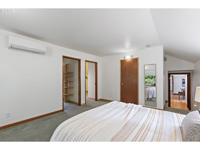 10505 S HEDLUND Ave, Portland, OR 97219