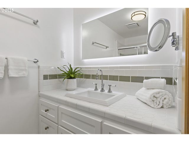 10505 S HEDLUND Ave, Portland, OR 97219