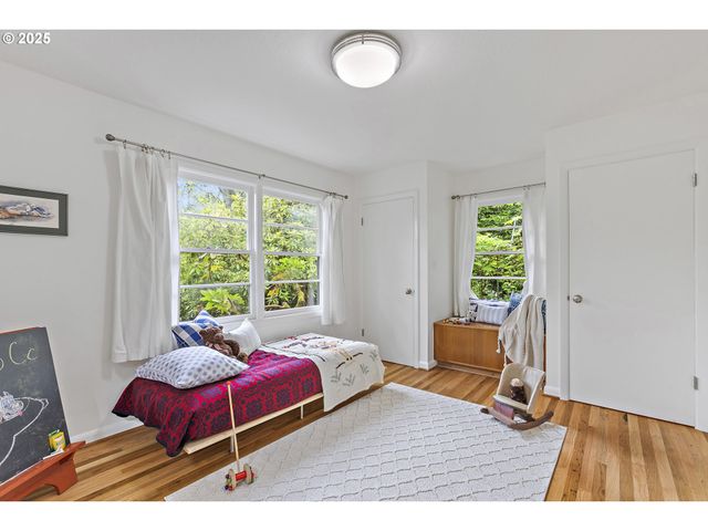 10505 S HEDLUND Ave, Portland, OR 97219