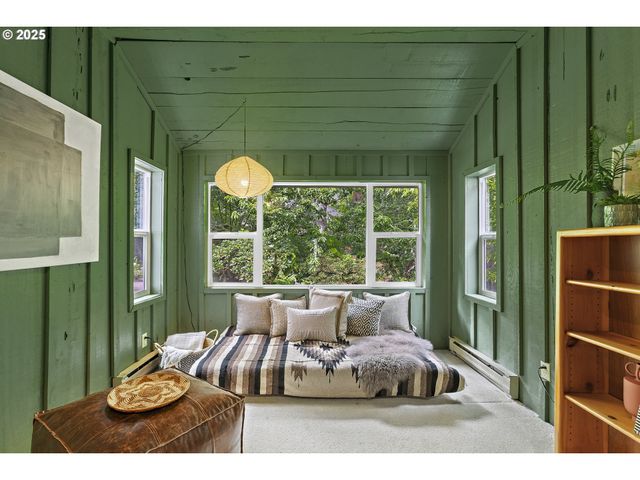 10505 S HEDLUND Ave, Portland, OR 97219