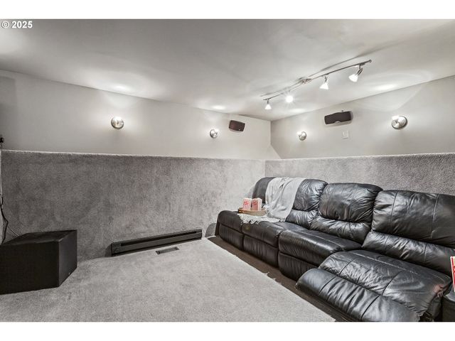 10505 S HEDLUND Ave, Portland, OR 97219