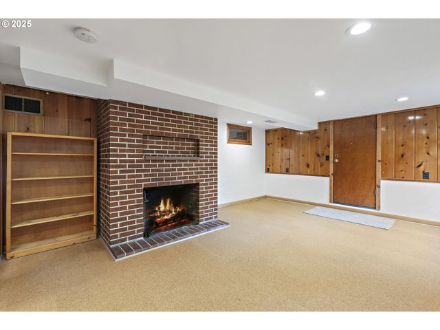 10505 S HEDLUND Ave, Portland, OR 97219