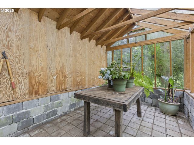 10505 S HEDLUND Ave, Portland, OR 97219