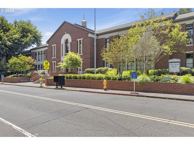 10505 S HEDLUND Ave, Portland, OR 97219