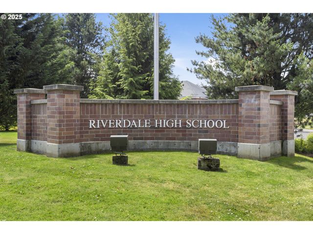 10505 S HEDLUND Ave, Portland, OR 97219