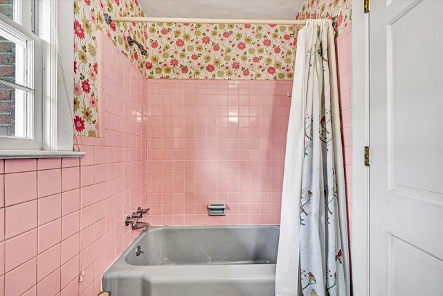 3751 Londonderry DR, Roanoke, VA 24014