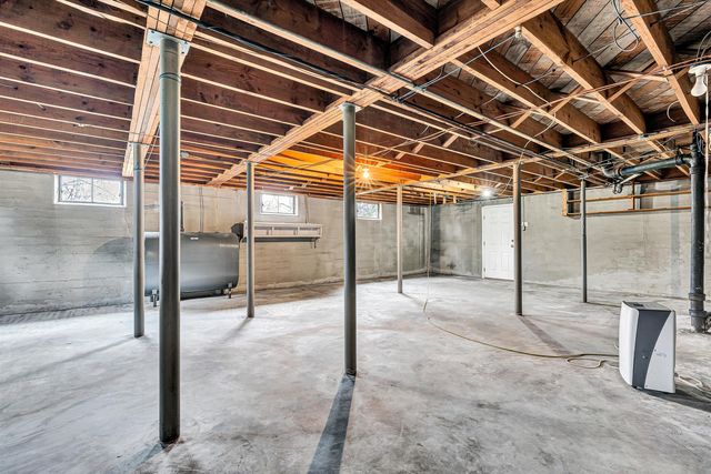 3751 Londonderry DR, Roanoke, VA 24014