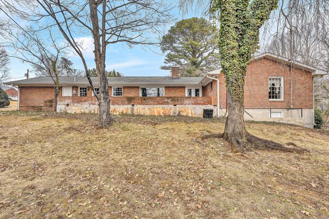 3751 Londonderry DR, Roanoke, VA 24014