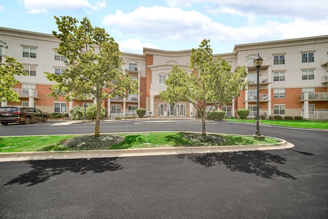 701 W RAND Road 432, Arlington Heights, IL 60004