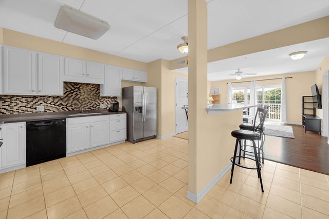 701 W RAND Road 432, Arlington Heights, IL 60004