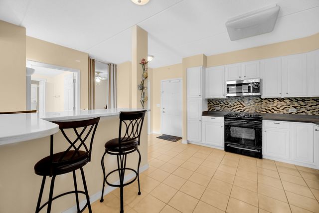 701 W RAND Road 432, Arlington Heights, IL 60004