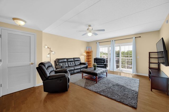 701 W RAND Road 432, Arlington Heights, IL 60004