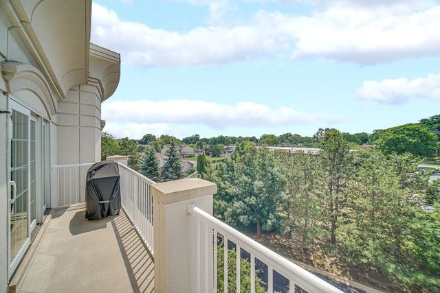 701 W RAND Road 432, Arlington Heights, IL 60004