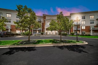 701 W RAND Road 432, Arlington Heights, IL 60004