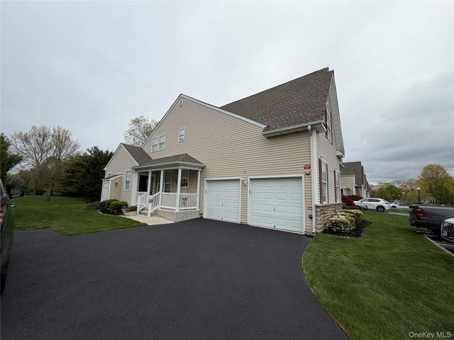 19 Meadow Pond Circle, Miller Place, NY 11764