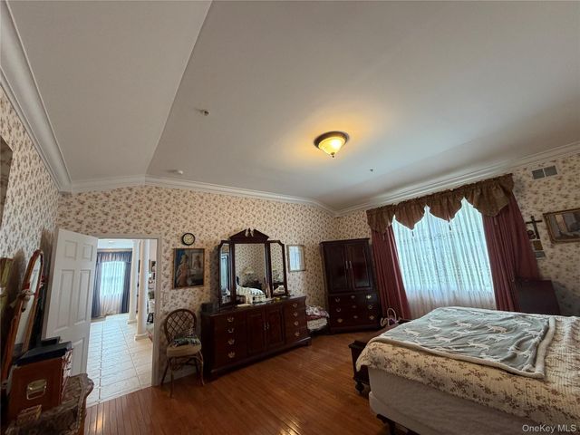 19 Meadow Pond Circle, Miller Place, NY 11764