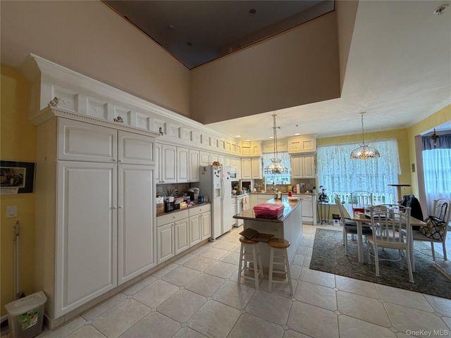 19 Meadow Pond Circle, Miller Place, NY 11764